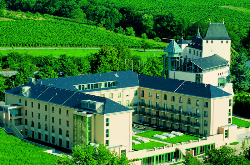 Selbst in stark frequentierten Gebäuden wie z.B. Hotel kommen die Türbeschläge von Ventano zum Einsatz Auch in stark frequentierten Gebäuden wie z.B. Hotel kommen die Türbeschläge von Ventano zum Einsatz